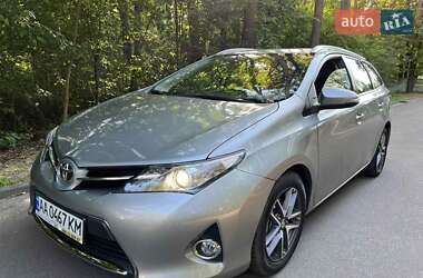 Характеристики Toyota Auris Универсал
