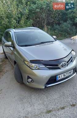 Характеристики Toyota Auris Універсал