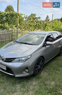 Характеристики Toyota Auris Универсал