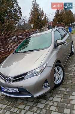 Характеристики Toyota Auris Универсал