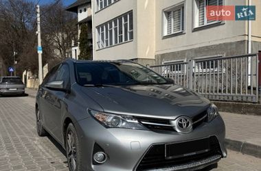 Характеристики Toyota Auris Універсал
