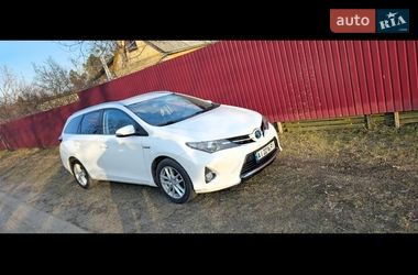Характеристики Toyota Auris Універсал
