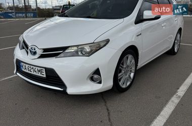 Характеристики Toyota Auris Універсал