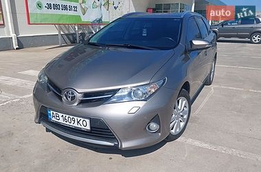 Характеристики Toyota Auris Універсал
