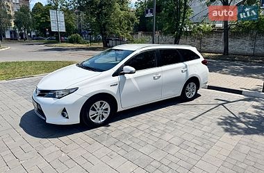 Характеристики Toyota Auris Универсал
