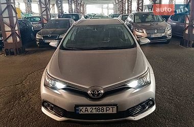 Характеристики Toyota Auris Універсал