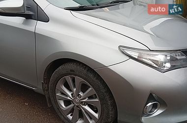 Характеристики Toyota Auris Универсал
