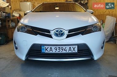 Характеристики Toyota Auris Універсал