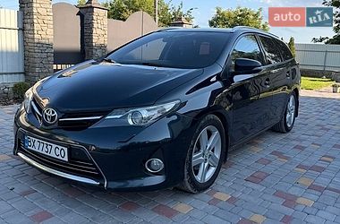 Характеристики Toyota Auris Універсал