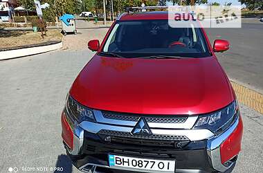 Характеристики Mitsubishi Outlander Універсал