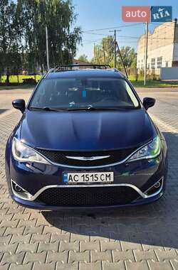 Характеристики Chrysler Pacifica Універсал