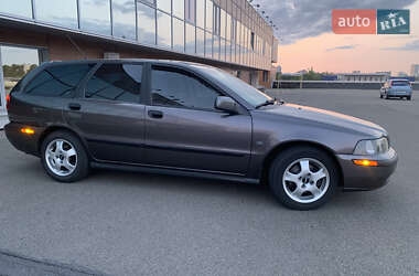 Характеристики Volvo V40 Універсал