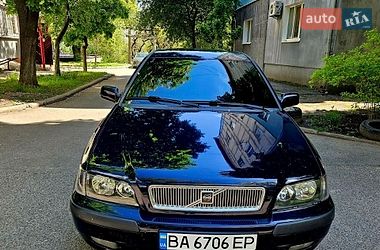Характеристики Volvo V40 Универсал