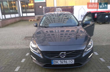 Характеристики Volvo V60 Універсал
