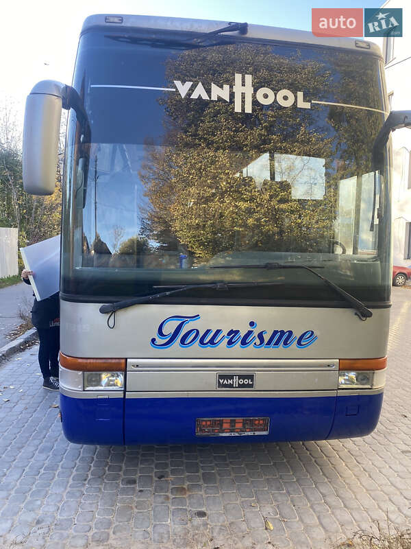 Van Hool T915