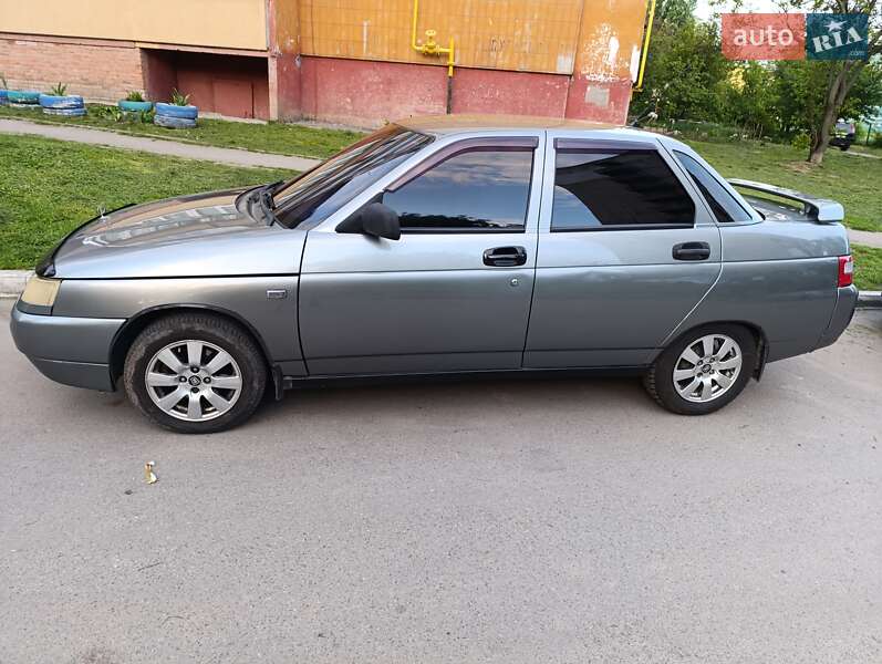Седан ВАЗ 2110