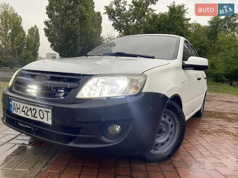 ВАЗ / Lada 2190 Granta