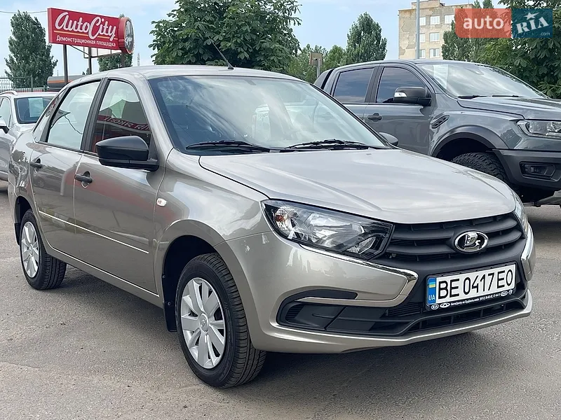 ВАЗ / Lada 2190 Granta 2021