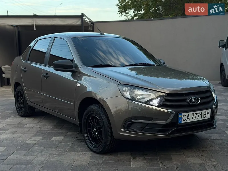 ВАЗ / Lada 2190 Granta 2021