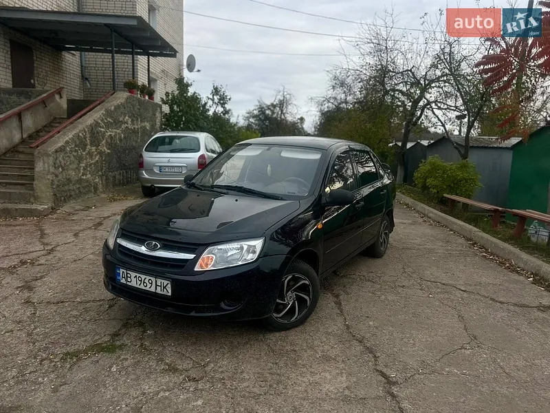 ВАЗ / Lada 2190 Granta