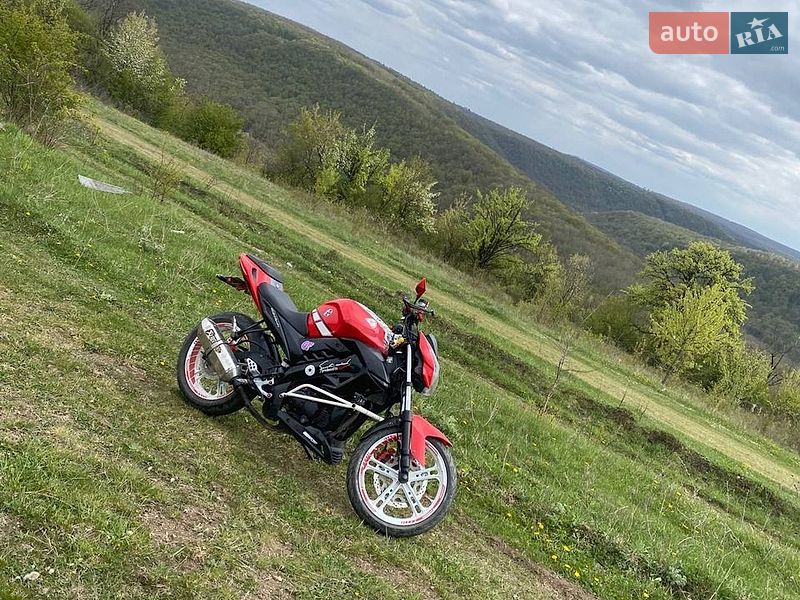 Мотоцикл Спорт-туризм Viper R1