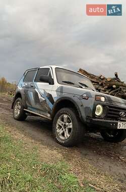 Характеристики ВАЗ 2121 Нива Позашляховик / Кросовер