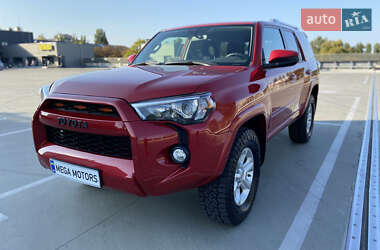 Характеристики Toyota 4Runner Позашляховик / Кросовер
