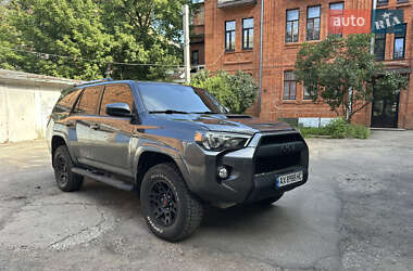 Характеристики Toyota 4Runner Позашляховик / Кросовер