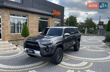 Характеристики Toyota 4Runner Позашляховик / Кросовер