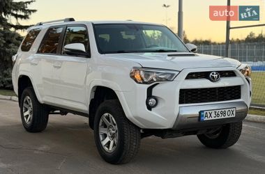 Характеристики Toyota 4Runner Позашляховик / Кросовер