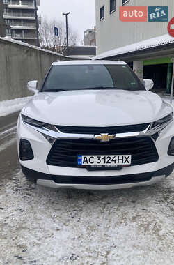 Характеристики Chevrolet Blazer Позашляховик / Кросовер