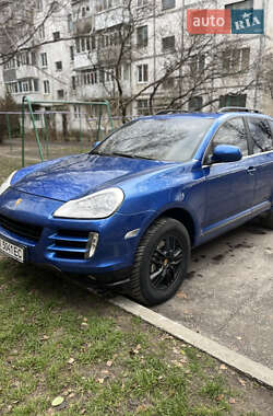 Характеристики Porsche Cayenne Позашляховик / Кросовер