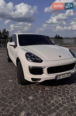 Характеристики Porsche Cayenne Позашляховик / Кросовер