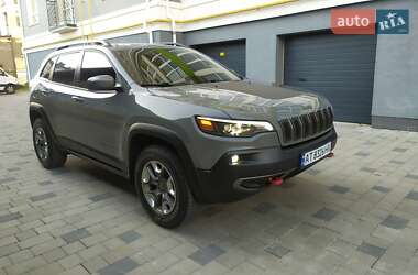Характеристики Jeep Cherokee Позашляховик / Кросовер