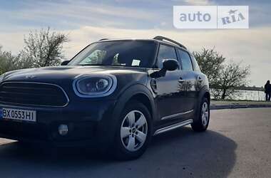 Характеристики MINI Countryman Позашляховик / Кросовер