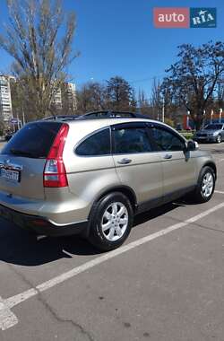 Характеристики Honda CR-V Позашляховик / Кросовер
