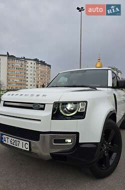 Характеристики Land Rover Defender Позашляховик / Кросовер