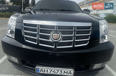 Характеристики Cadillac Escalade Позашляховик / Кросовер