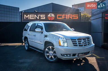 Характеристики Cadillac Escalade Позашляховик / Кросовер