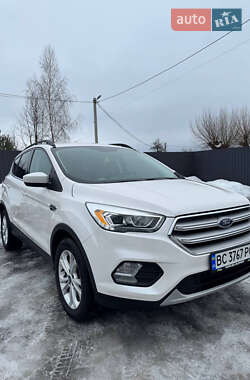 Характеристики Ford Escape Позашляховик / Кросовер