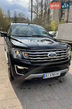 Характеристики Ford Expedition Позашляховик / Кросовер