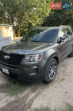 Характеристики Ford Explorer Позашляховик / Кросовер