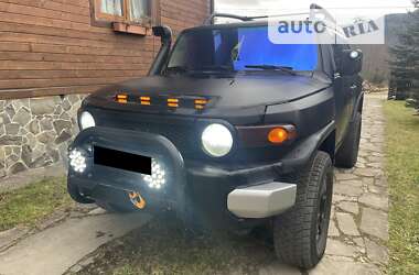 Характеристики Toyota FJ Cruiser Внедорожник / Кроссовер