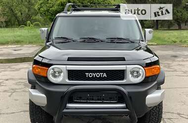 Характеристики Toyota FJ Cruiser Внедорожник / Кроссовер