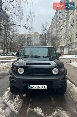 Характеристики Toyota FJ Cruiser Внедорожник / Кроссовер