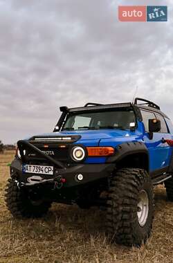 Характеристики Toyota FJ Cruiser Внедорожник / Кроссовер