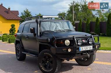 Характеристики Toyota FJ Cruiser Позашляховик / Кросовер