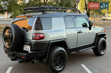 Характеристики Toyota FJ Cruiser Позашляховик / Кросовер