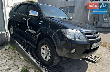 Характеристики Toyota Fortuner Позашляховик / Кросовер