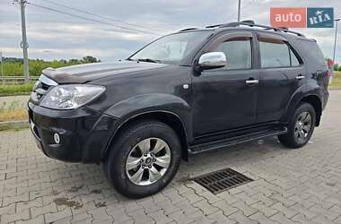 Характеристики Toyota Fortuner Позашляховик / Кросовер